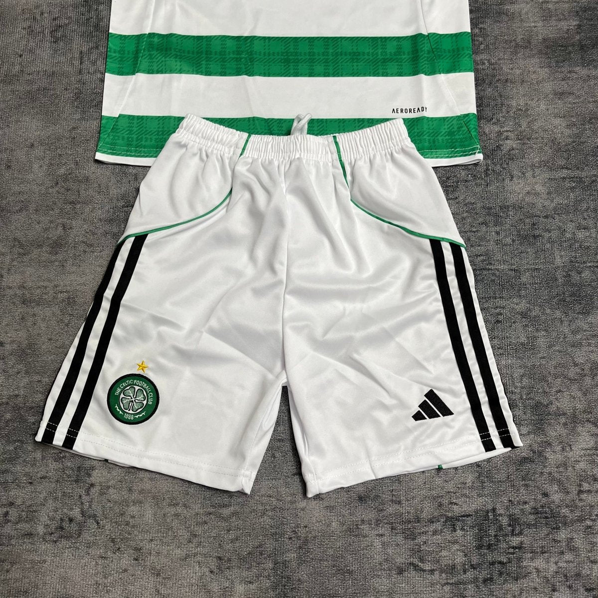 Conjunto Infantil Celtic 2025/26