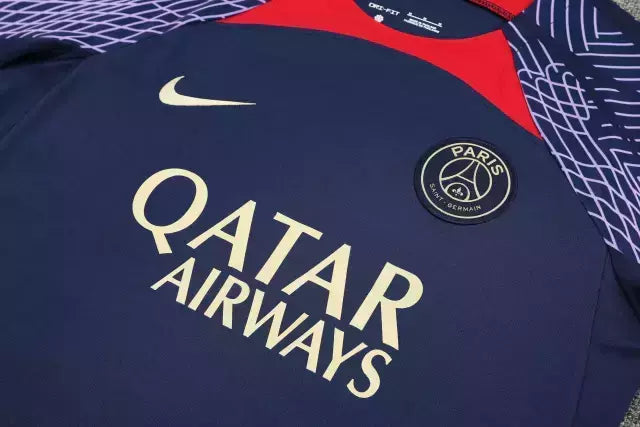 Kit Treino adulto - Camisa e Shorts - Paris Saint-Germain Nike 23/24 - Azul com detalhes em vermelho