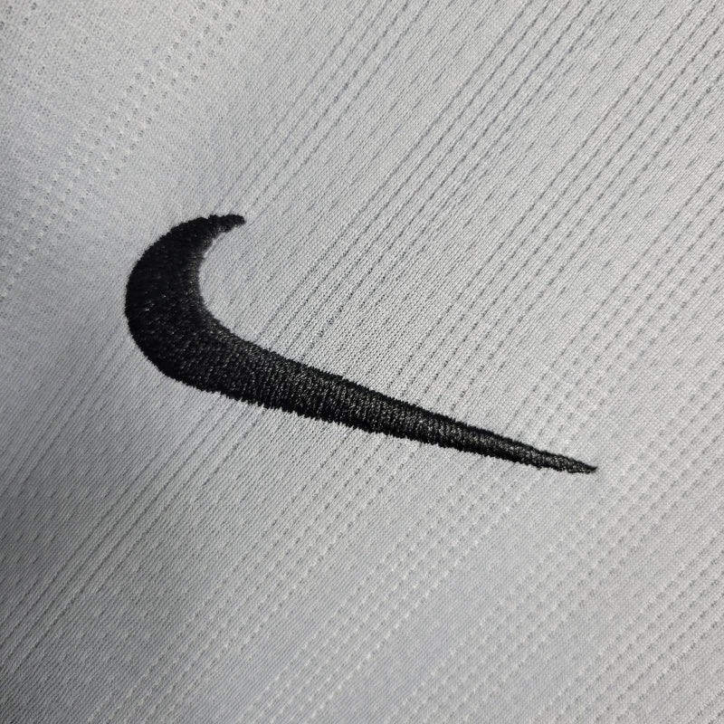 Camisa Retrô Manchester United Goleiro 2007/2008 manga longa - Masculina Nike - Cinza com detalhes em preto