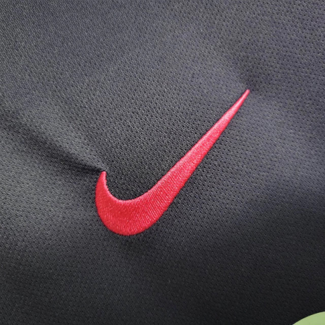 Camisa Retrô Barcelona 2016/2017 manga longa - Nike Masculina - Roxa com detalhes em rosa
