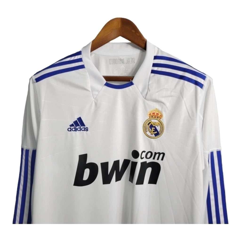 Camisa Retrô Real Madrid I 10/11 manga longa - Masculina Adidas - Branca com detalhes em azul