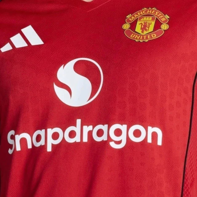 Camisa Manchester United I 25/26 - Torcedor Adidas Feminina - Vermelha com detalhes em preto
