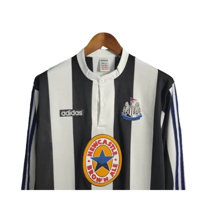 Camisa Retrô Newcastle 1997/1999 manga longa - Masculina Adidas - Branca com listras pretas e detalhes em azul