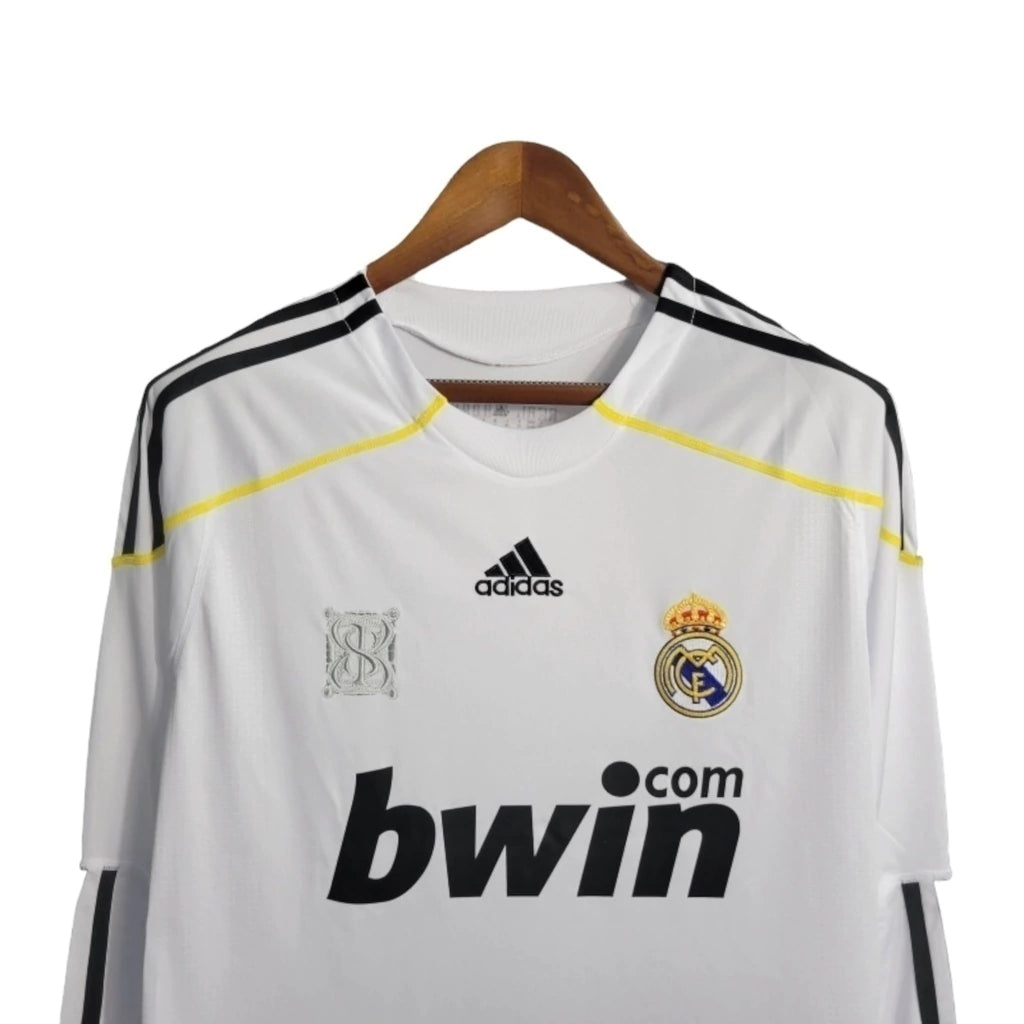 Camisa Retrô Real Madrid I 09/10 manga longa - Masculina Adidas - Branca com detalhes em preto e amarelo