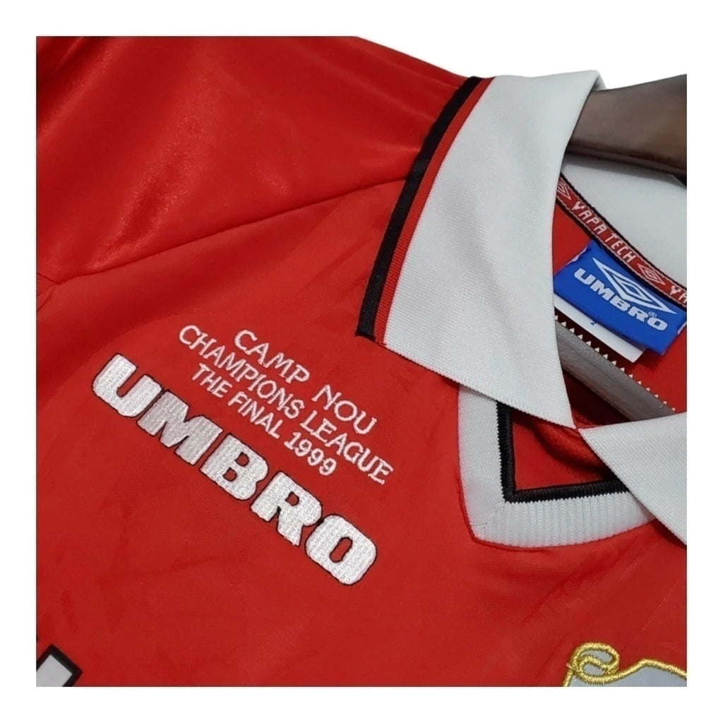 Camisa Retrô Manchester United I 1999/2000 manga longa - Masculina Umbro - Vermelha com detalhes em branco