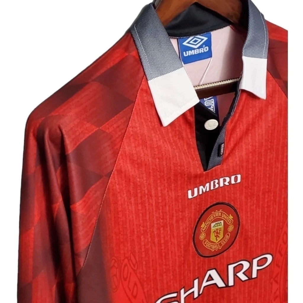 Camisa Retrô Manchester United I 1996 manga longa - Masculina Nike - Vermelha com detalhes em preto