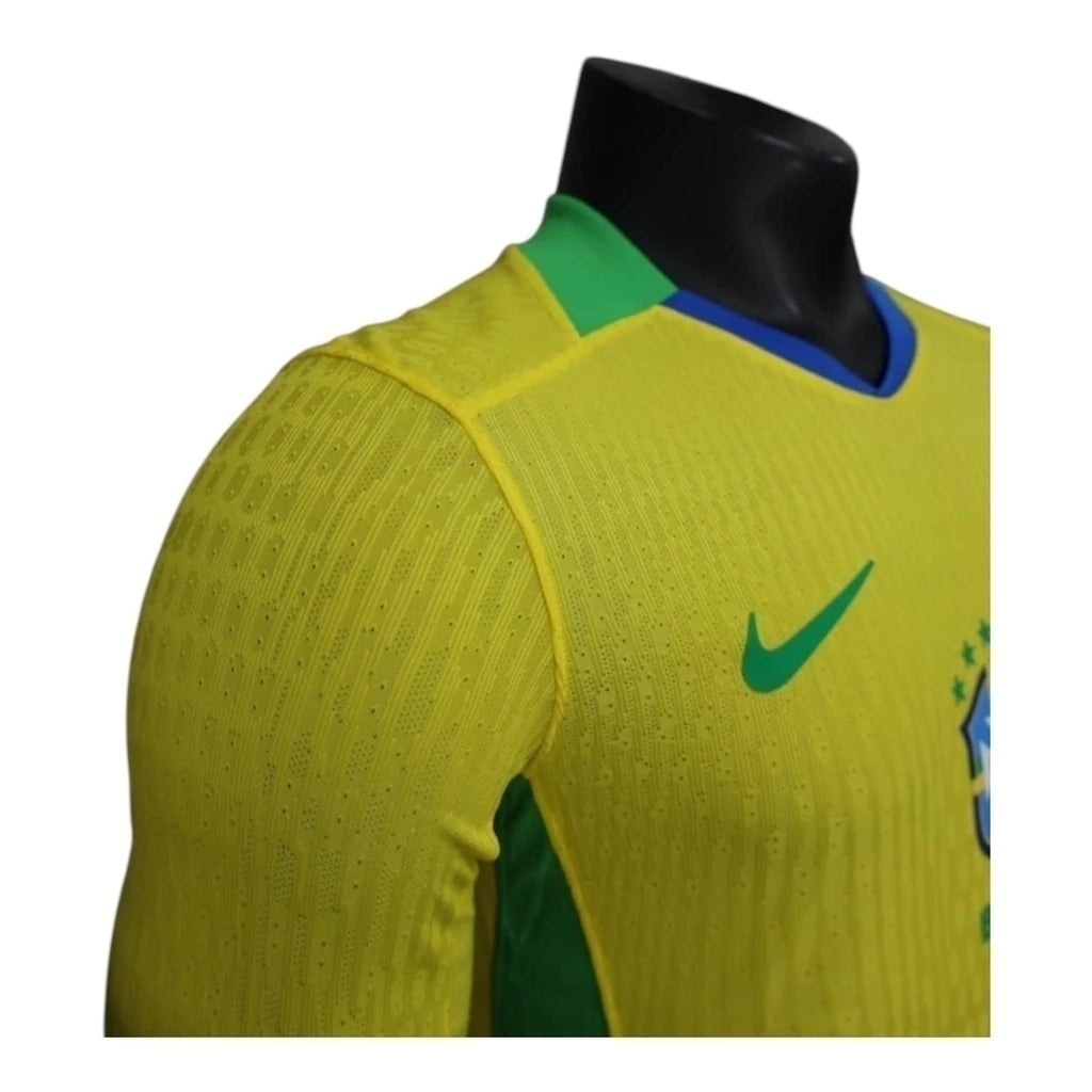 Camisa Seleção Brasileira I 25/26 manga longa - Jogador Nike Masculina - Amarela com detalhes em azul e verde
