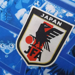 Camisa Japão Edição especial comemorativa 22/23 - Torcedor Adidas Masculina - Azul com detalhes de desenhos em quadrinhos