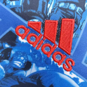 Camisa Japão Edição especial comemorativa 22/23 - Torcedor Adidas Masculina - Azul com detalhes de desenhos em quadrinhos
