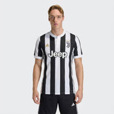 Camisa Retrô Juventus 2017/18 I