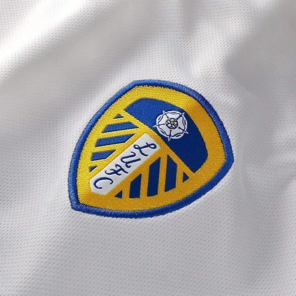 Camisa Leeds I 25/26 - Torcedor Adidas Feminina - Branca com detalhes em azul e amarelo