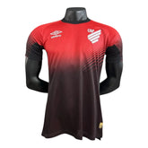 Camisa Atlético Paranaense I 25/26 - Jogador Umbro Masculina - Vermelha e preta