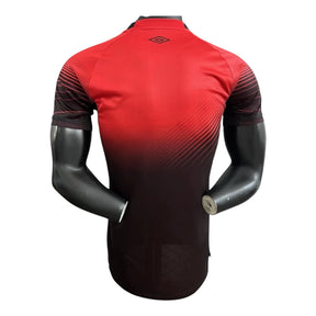 Camisa Atlético Paranaense I 25/26 - Jogador Umbro Masculina - Vermelha e preta