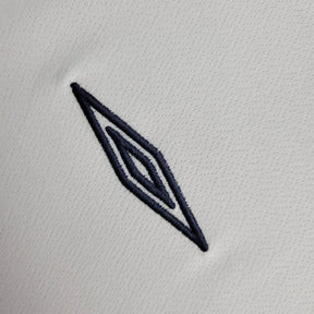 Camisa Retrô Seleção da Inglaterra I 2005 manga longa - Masculina Umbro - Branca com detalhes em vermelho