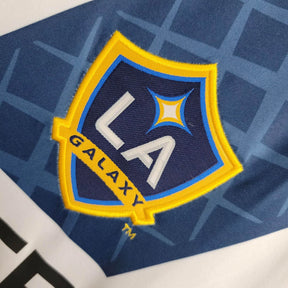 Camisa Retrô La Galaxy II 2012 manga longa - Adidas Masculina - Branca com detalhes em azul com todos os patrocínios