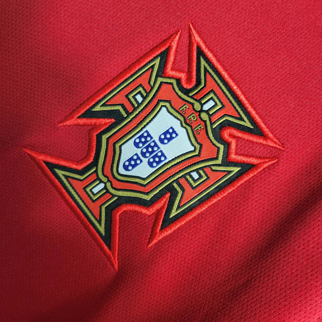 Camisa Retrô Seleção de Portugal I 2016/2017 manga longa - Nike Masculina - Vermelha com detalhes em verde