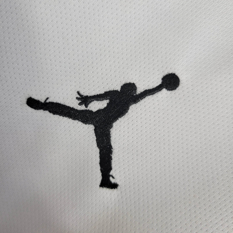 Camisa Retrô Paris Saint German Edição Champions League 2018/2019 manga longa - Masculina Jordan - Branca com detalhes em branco e vermelho e preto