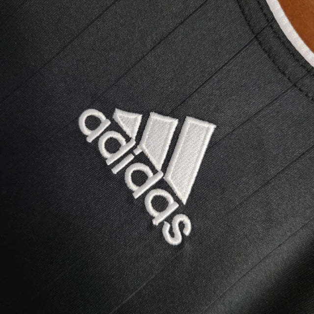 Camisa Retrô Real Madrid 06/07 manga longa - Masculina Adidas - Preta com detalhes em branco