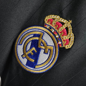 Camisa Retrô Real Madrid 06/07 manga longa - Masculina Adidas - Preta com detalhes em branco