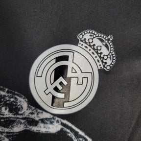 Camisa Retrô Real Madrid 2014 manga longa - Masculina Adidas - Preta com detalhes em branco