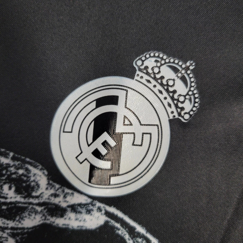Camisa Retrô Real Madrid 2014 manga longa - Masculina Adidas - Preta com detalhes em branco
