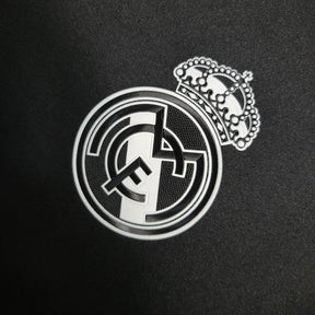 Camisa Retrô Real Madrid II 2016/2017 manga longa - Adidas Masculina - Preta com detalhes em roxo