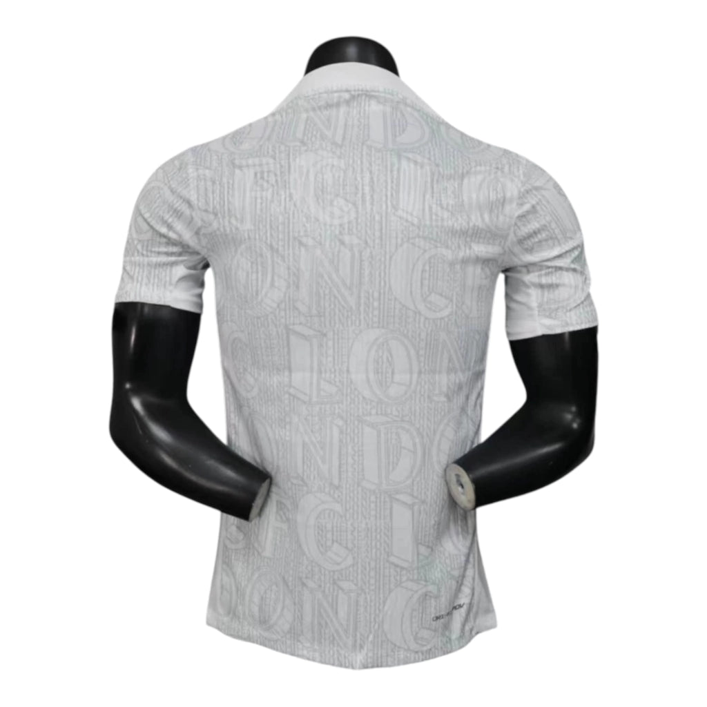 Camisa Chelsea Pré-jogo 25/26 - Jogador Nike Masculina - Branca com detalhes em cinza