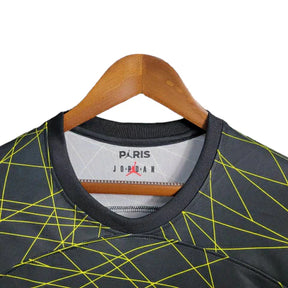 Camisa Paris Saint-Germain IV 23/24 manga longa - Torcedor Nike Masculina - Preta com detalhes em amarelo