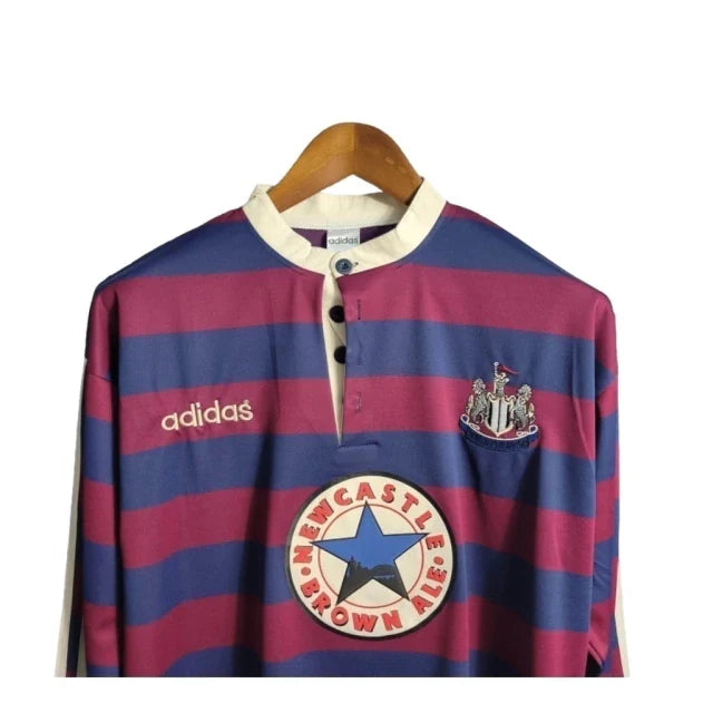 Camisa Retrô Newcastle 1995/1996 manga longa - Adidas Masculina - Vinho com listras em azul e detalhes em branco