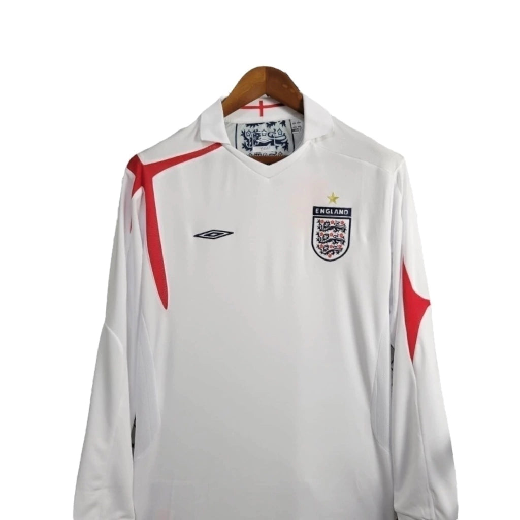 Camisa Retrô Seleção da Inglaterra I 2005 manga longa - Masculina Umbro - Branca com detalhes em vermelho