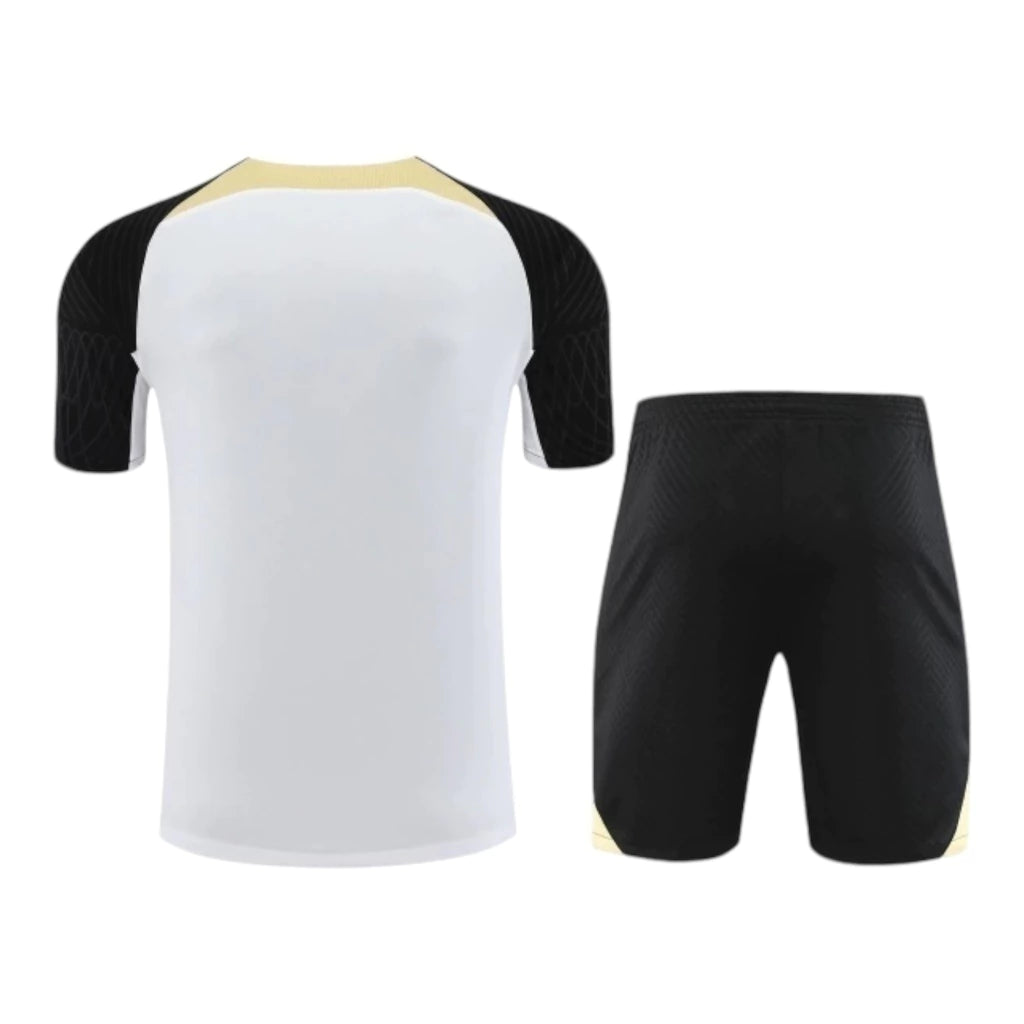 Kit Treino adulto - Camisa e Shorts - Chelsea Nike 23/24 - Branco e preto com detalhes em amarelo