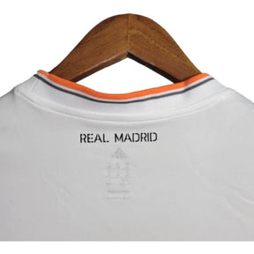 Camisa Retrô Real Madrid I 2013/2014 manga longa - Adidas Masculina - Branca com detalhes em cinza e laranja