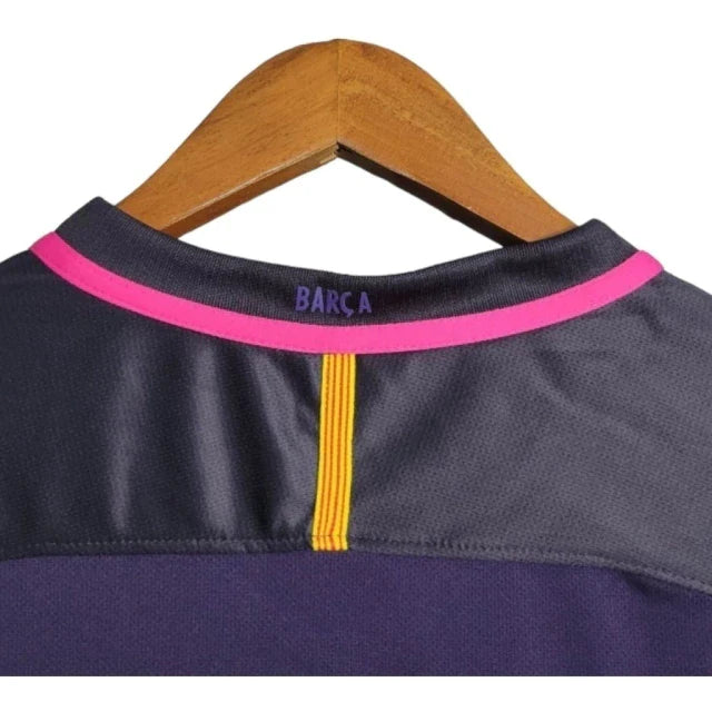 Camisa Retrô Barcelona 2016/2017 manga longa - Nike Masculina - Roxa com detalhes em rosa