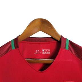 Camisa Retrô Seleção de Portugal I 2016/2017 manga longa - Nike Masculina - Vermelha com detalhes em verde