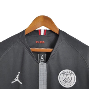 Camisa Retrô Paris Saint German Edição Champions League 2018/2019 manga longa - Masculina Jordan - Preta com detalhes em branco e vermelho