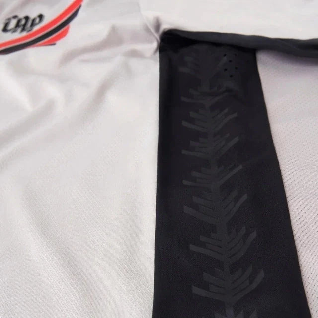 Camisa Athletico Paranaense II 25/26 - Torcedor Umbro Feminina - Branca com detalhes em preto