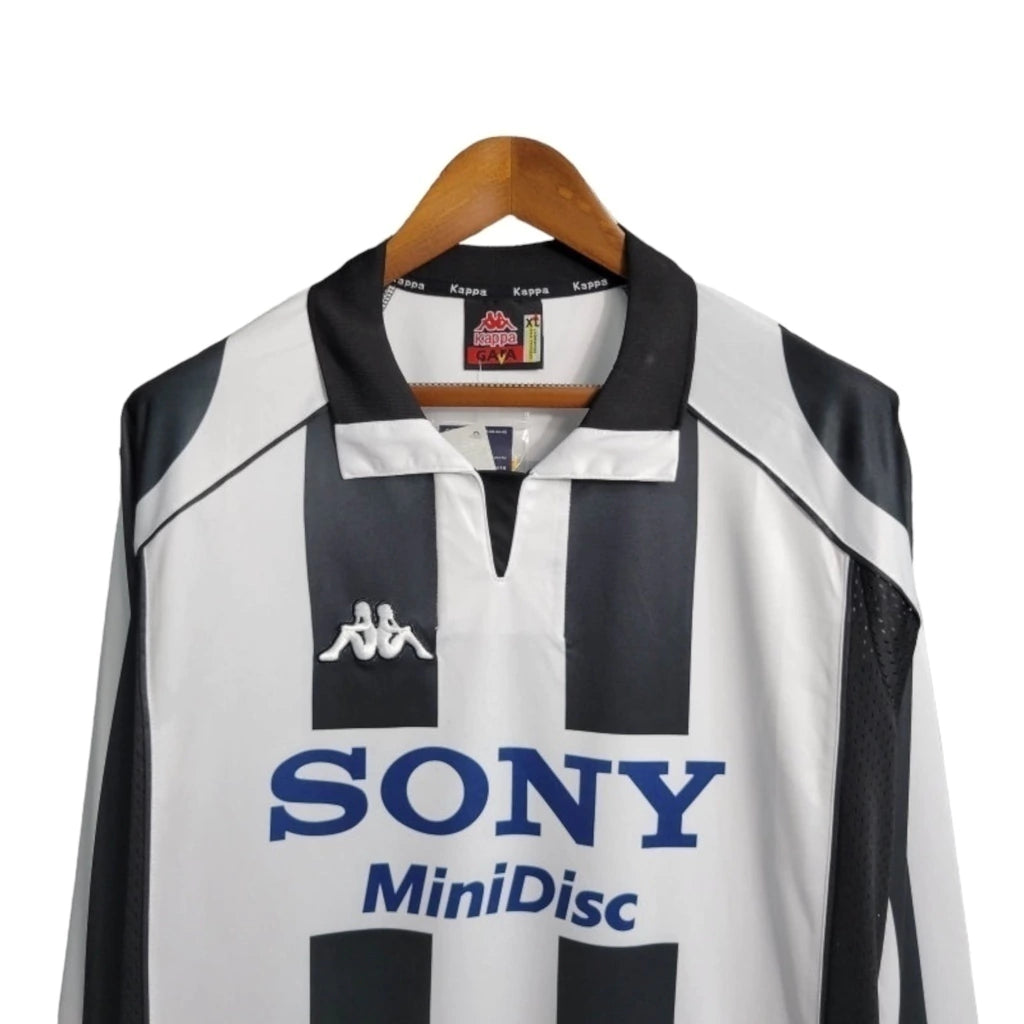 Camisa Retrô Juventus I 1997/1998 manga longa - Masculina Kappa - Preta e branca