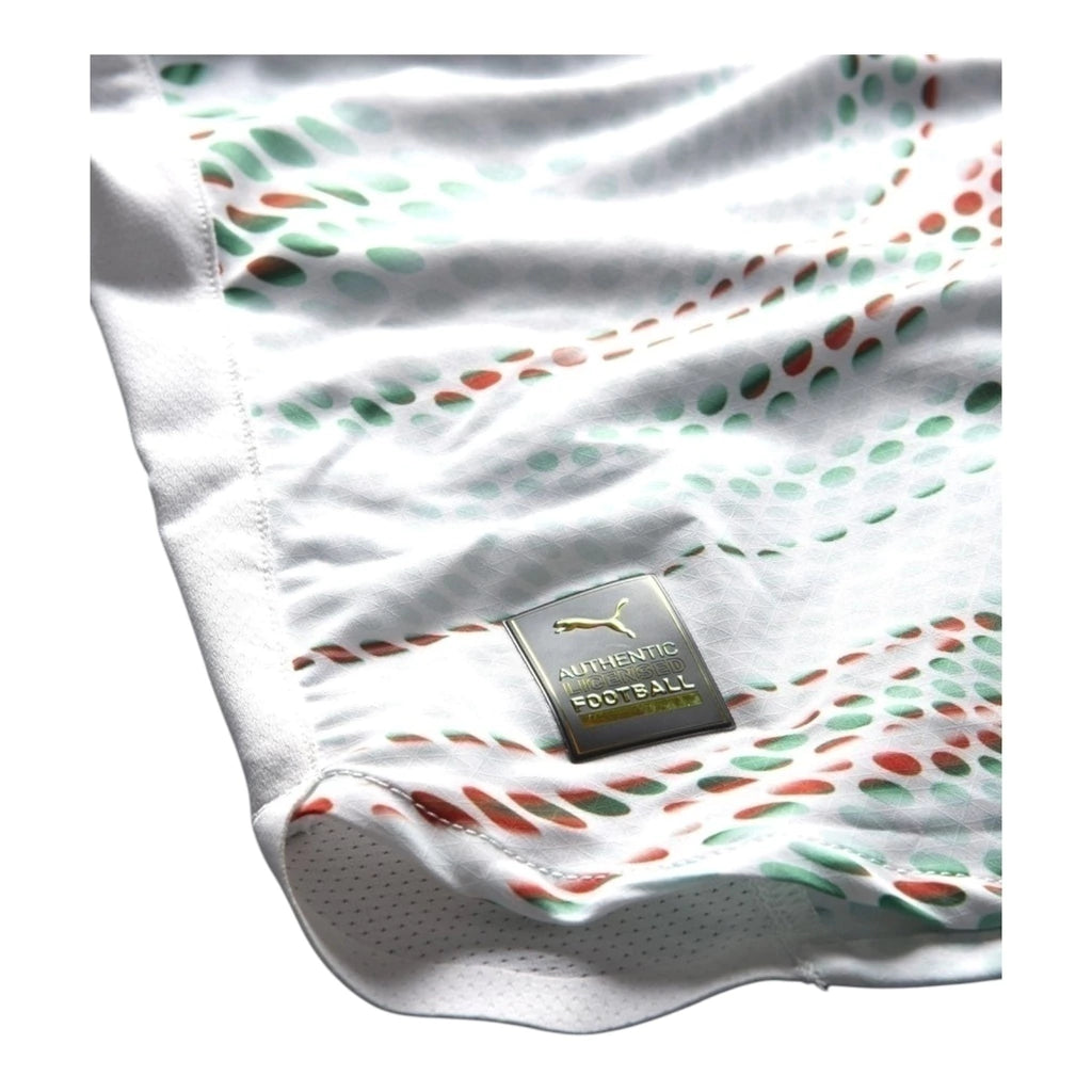 Camisa Seleção Portugal II 25/26 manga longa - Torcedor Puma Masculina - Branca com detalhes em verde e vermelho