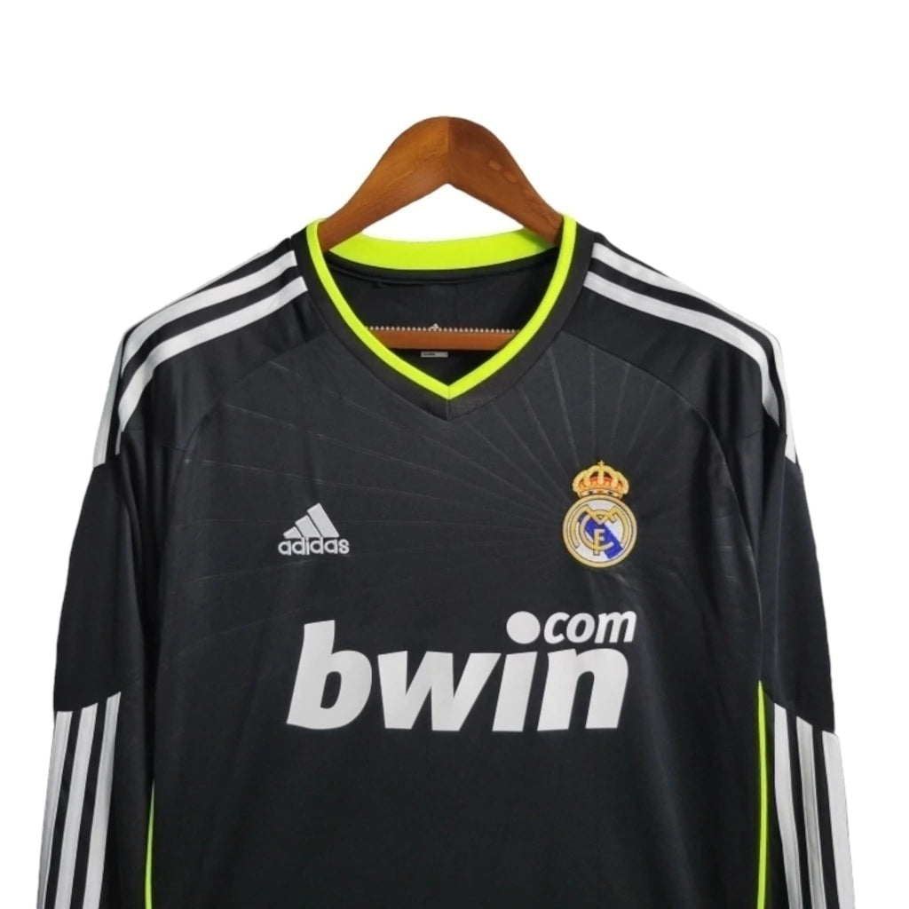 Camisa Retrô Real Madrid II 2010/2011 manga longa - Masculina Adidas - Preta com detalhes em branco e amarelo