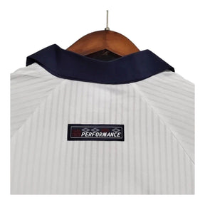 Camisa Retrô Seleção da Inglaterra I 1998 manga longa - Masculina Umbro - Branca com detalhes em azul e vermelho