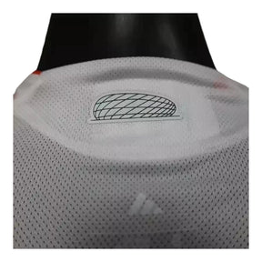 Camisa Bayern de Munique II 25/26 manga longa - Jogador Adidas Masculina - Bege com detalhes em vermelho e azul