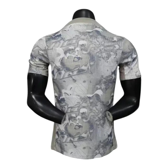 Camisa Tottenham Pré-jogo 25/26 - Jogador Nike Masculina - Branca com detalhes em cinza e azul